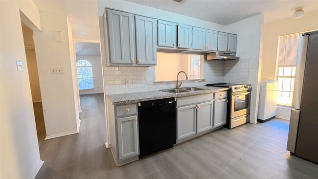 Building Photo - 9519 Wellsworth Dr