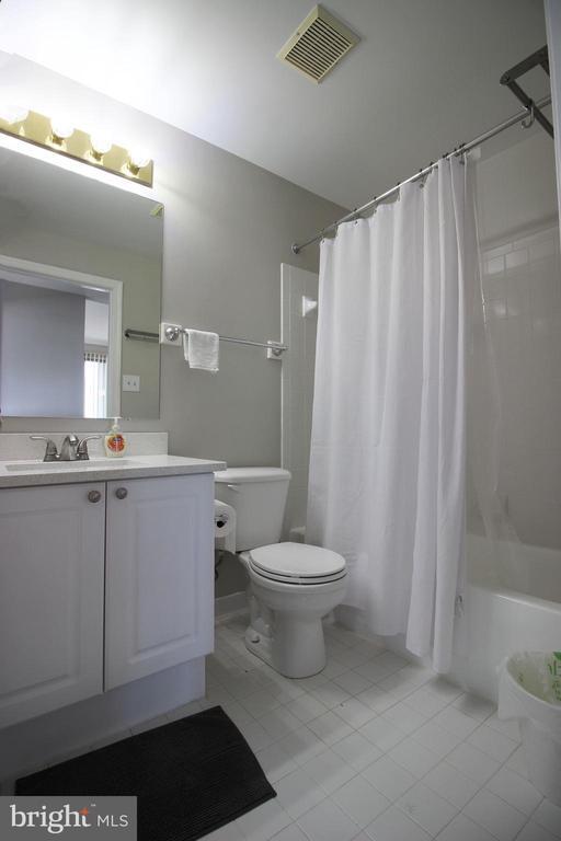 Building Photo - 1641 International Dr