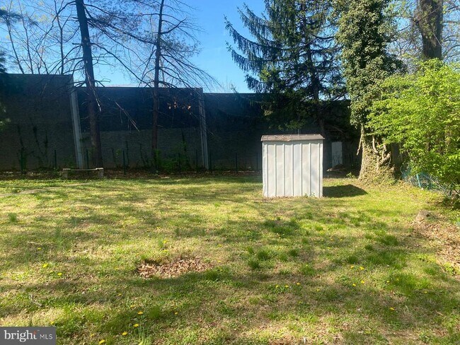 Building Photo - 2200 Greenwich St