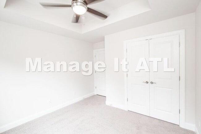 Building Photo - 4 Bedroom Townhome in Chamblee