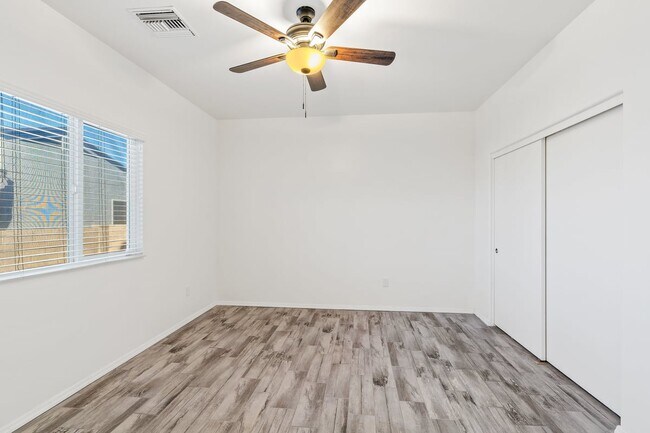 Building Photo - 7060 S Red Maids Dr