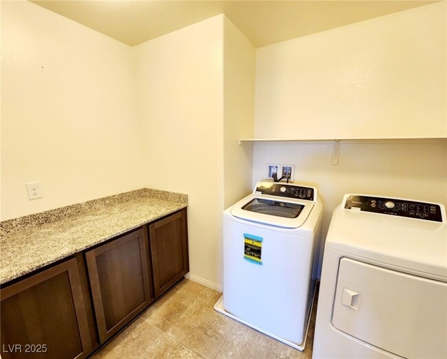 Building Photo - 5812 Beluga Bay St