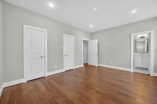 Building Photo - 1624 W 24th St