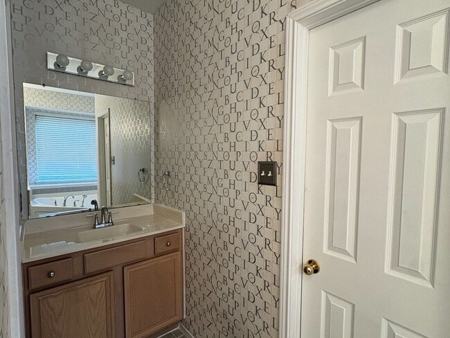 Building Photo - 2027 St Anne Dr