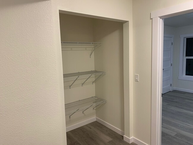 Building Photo - 15722 SE Oatfield Rd