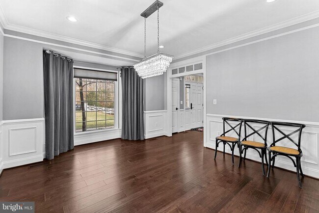 Building Photo - 8138 Rondelay Ln