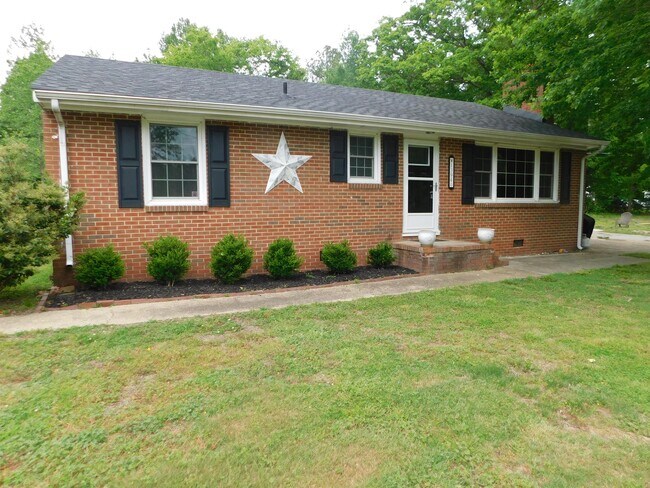 Primary Photo - 13940 Ramblewood Dr