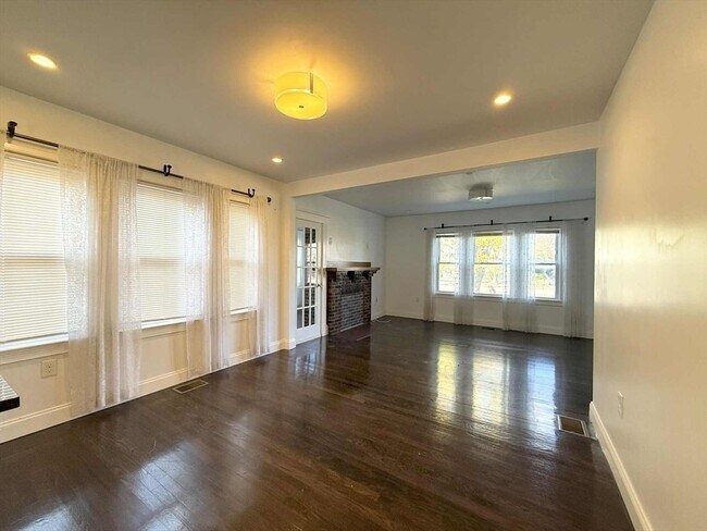 Building Photo - 239 Quincy Shore Dr