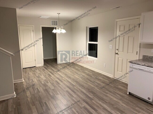 Building Photo - 2605 Craftsbury St