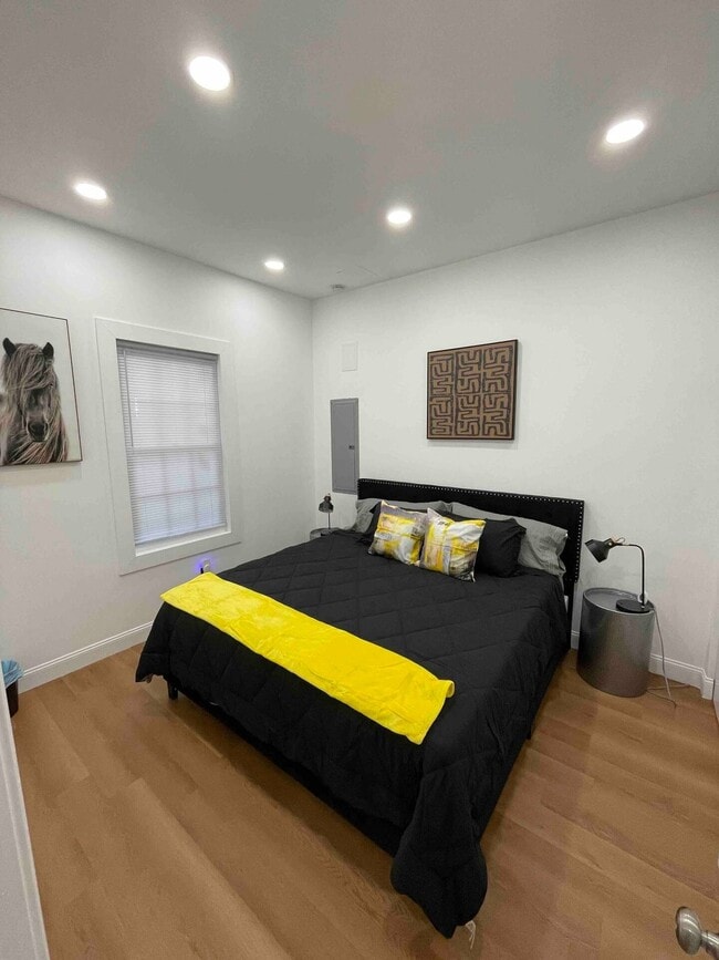 Building Photo - 1000 Longley Ave NW