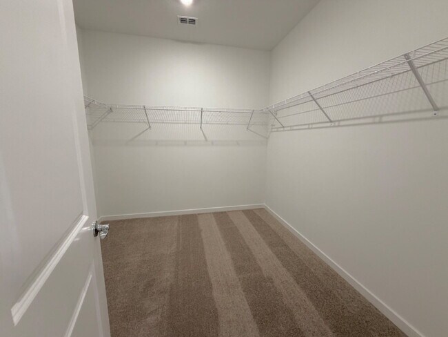 Building Photo - 3935 Big Sky Dr