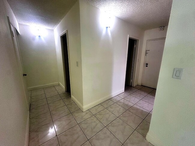 Building Photo - 14840 Naranja Lakes Blvd
