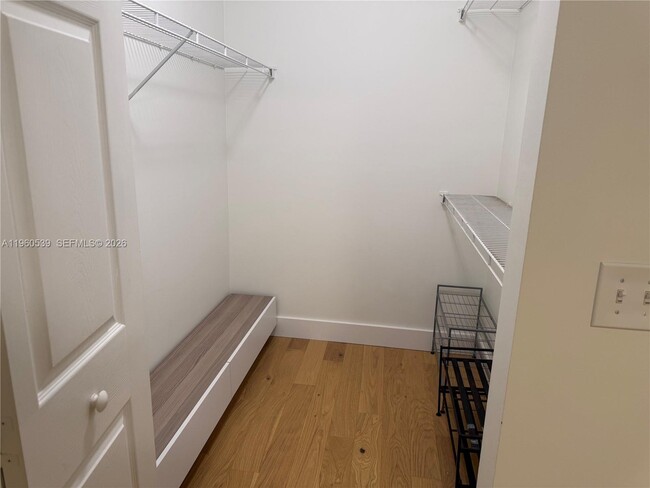 Building Photo - 17150 N Bay Rd