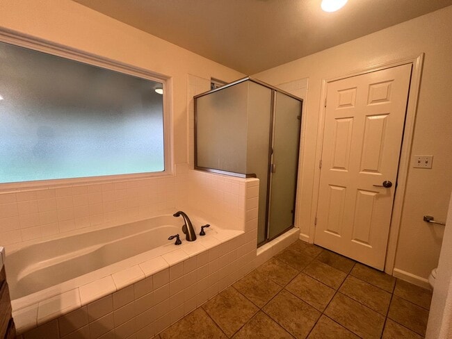 Building Photo - Beautiful West Side Madera Home