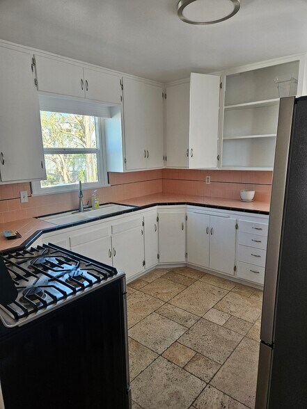 Building Photo - 1204 Bonnie Brae St