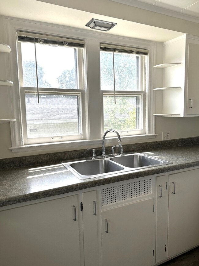 Building Photo - 820 Clay St