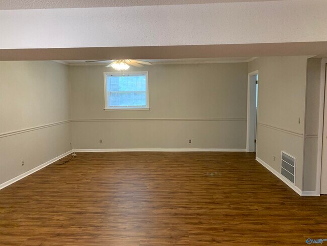 Building Photo - 2602 Vinyard St NE