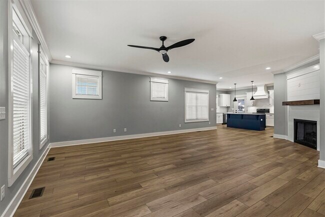 Building Photo - 633 Village Way