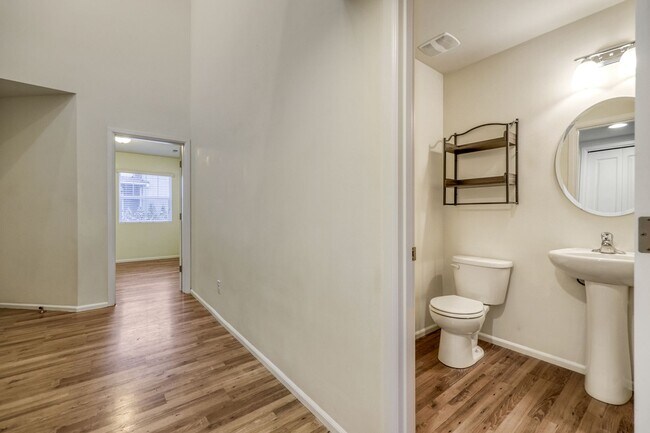 Building Photo - 4 bed plus den - easy I-5 access and JBLM commute. N Thurston School District