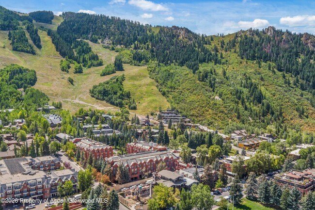 Building Photo - 731 S Mill St