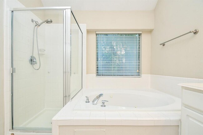 Building Photo - 7835 Stone Oak Ct
