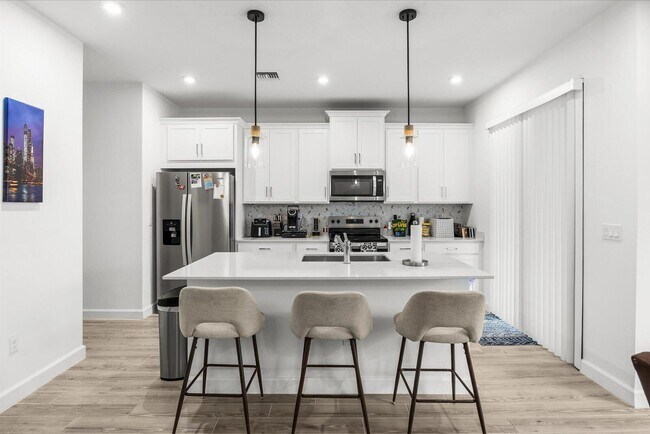 Building Photo - 14042 SW Thorens Dr