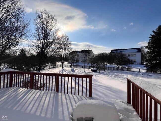 Building Photo - 5913 Sandalwood Dr