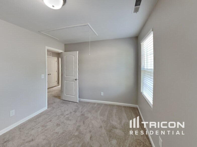Building Photo - 76 Blakeford Dr