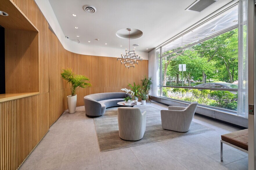 Building Photo - 220 W Rittenhouse Sq
