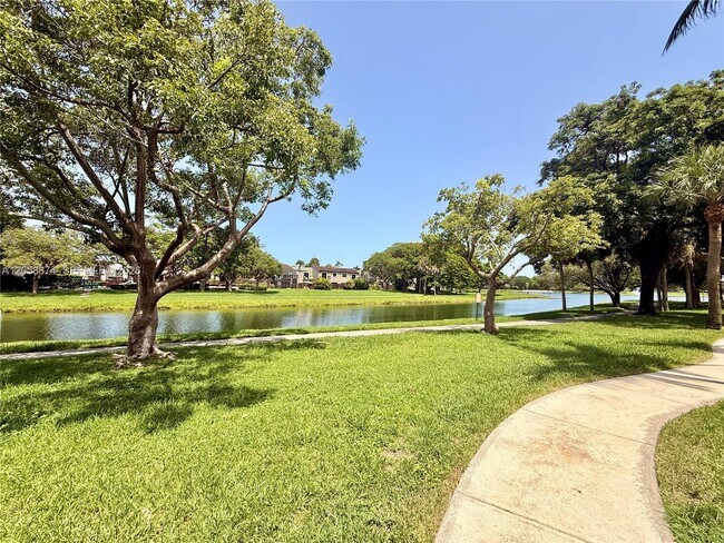 Building Photo - 15570 SW 105th Ln
