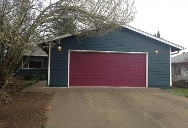Primary Photo - 3 Bedroom House Within Walking Distance to...