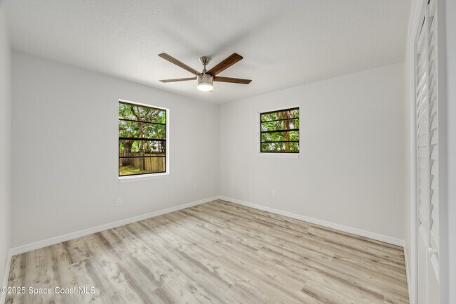 Building Photo - 1919 Poinsetta Blvd