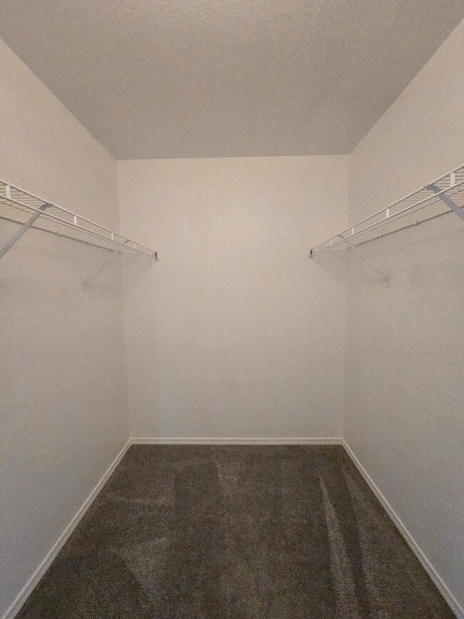 Building Photo - GREAT 2 BED, 2 BATH CONDO! READY FOR IMMED...