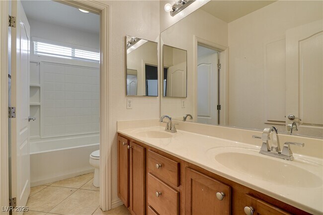 Building Photo - 5840 Altissimo St