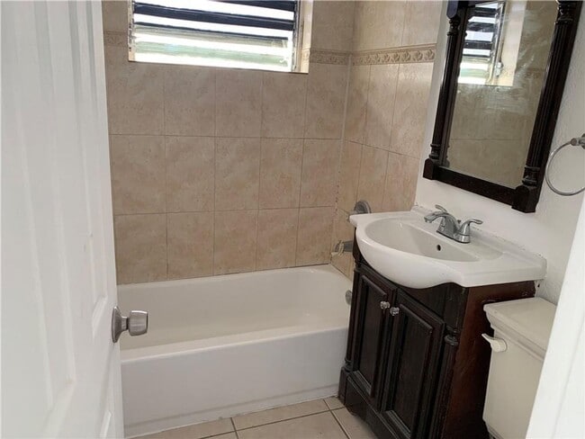 Building Photo - 1642 NW 14th St