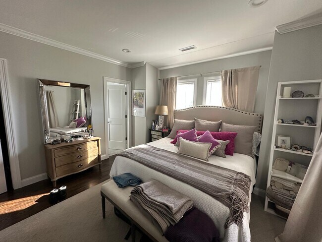 Building Photo - 4 Armonk St