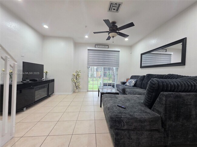 Building Photo - 2612 SW 81st Terrace