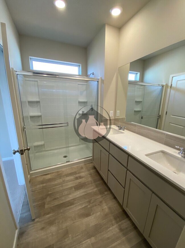 Building Photo - Beautiful Home in Woodburn Coming Soon