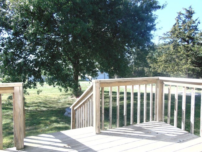 Building Photo - Fayette Family Farm House!