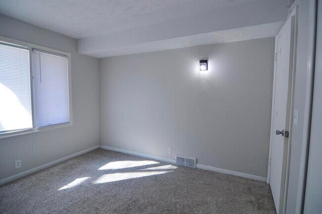 Building Photo - 6505 S 46th St