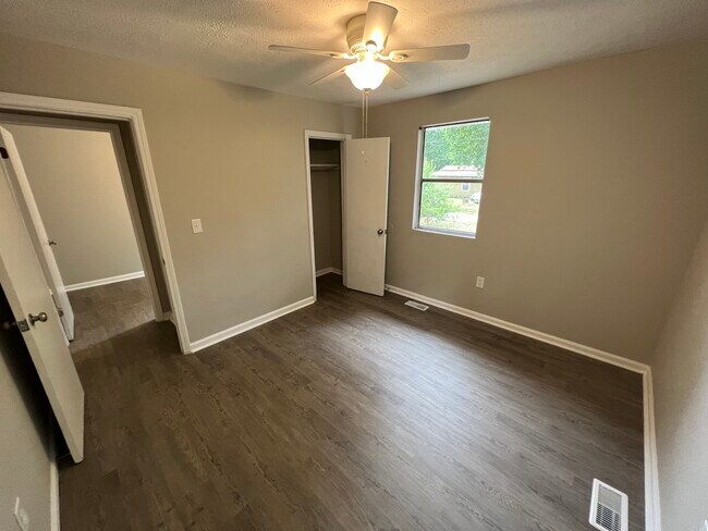 Building Photo - 724 Lanford Rd