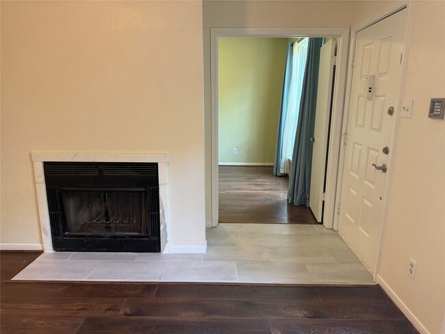 Building Photo - 2121 El Paseo St