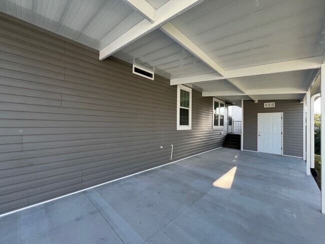 Building Photo - 10 Eland Dr