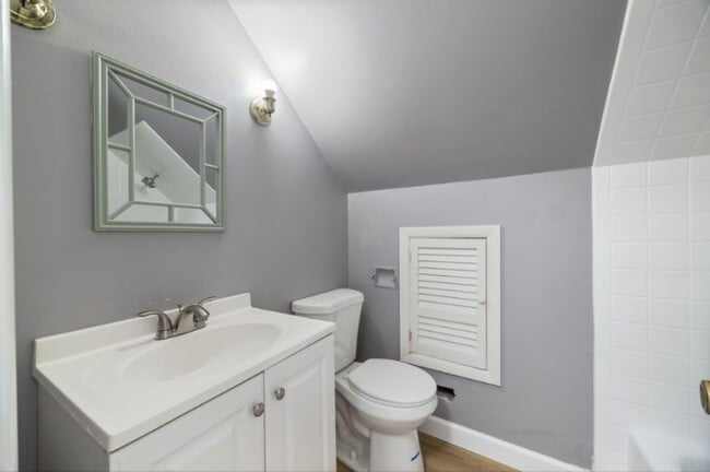 Building Photo - 162 Frederick Dr