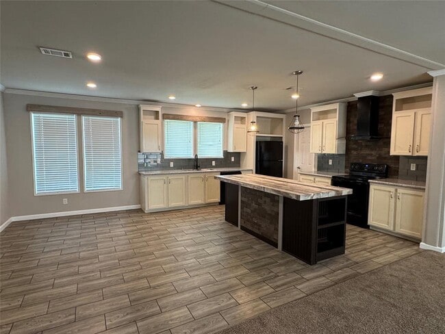 Building Photo - 685 Eileens Way