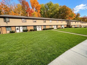 Building Photo - 2424-2452-2452 Echo Valley Dr