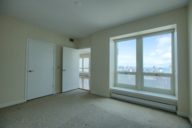 Building Photo - 57 E Delaware Pl