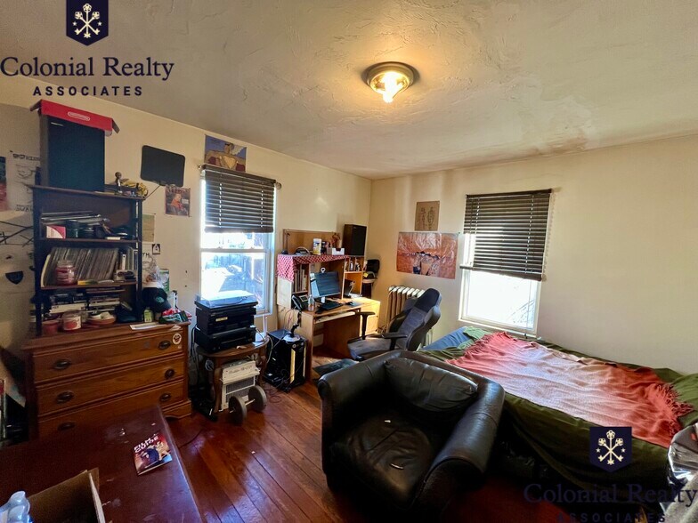 Building Photo - 40 Hooker St