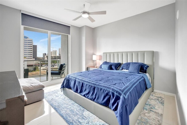 Building Photo - 315 NE 3rd Ave