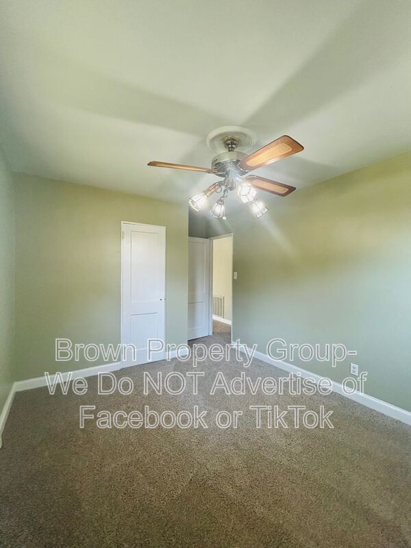 Building Photo - 486 McBain Dr